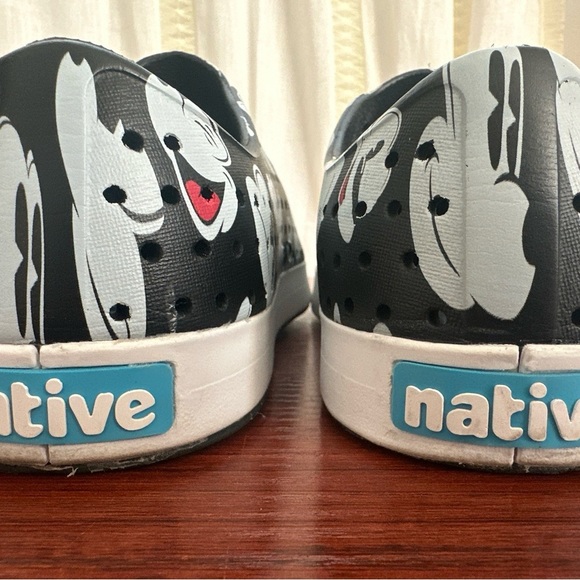 Disney Native Mickey Mouse Shoes White/Black/Red Mens 7 Women 9 Excellent Condit - Picture 5 of 7